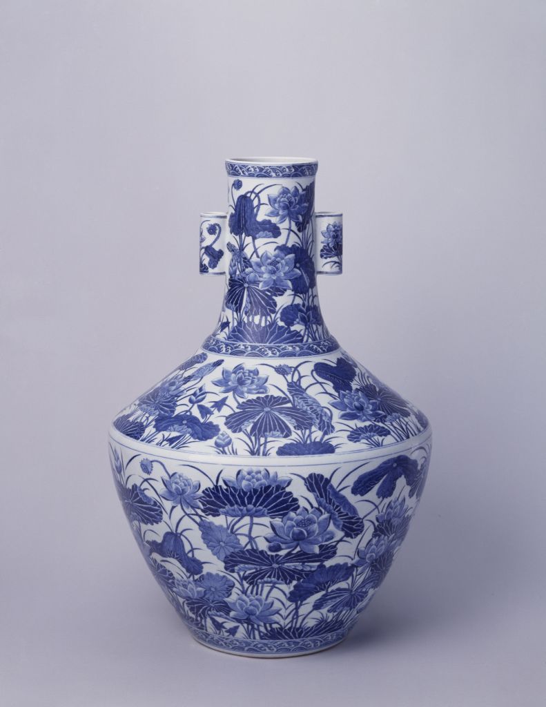 图片[1]-Blue and white lotus vase-China Archive